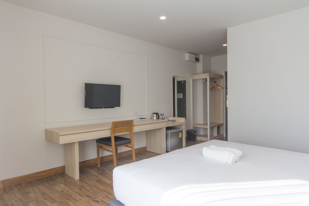 Superior Room, 1 King Bed - Photo 5