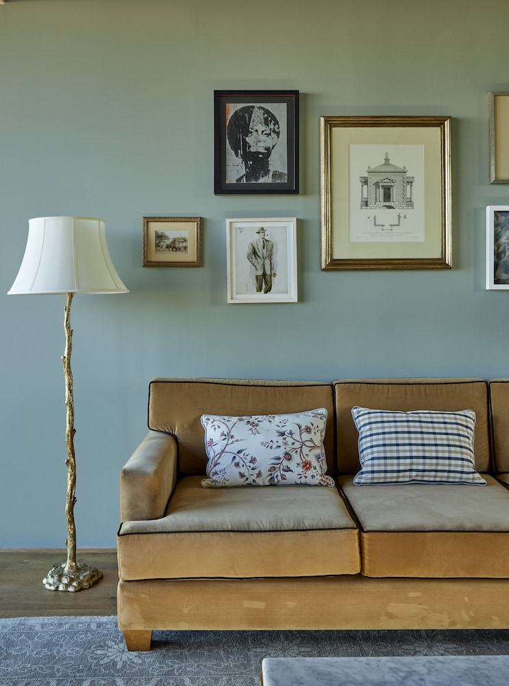 Executive Suite - Photo 7