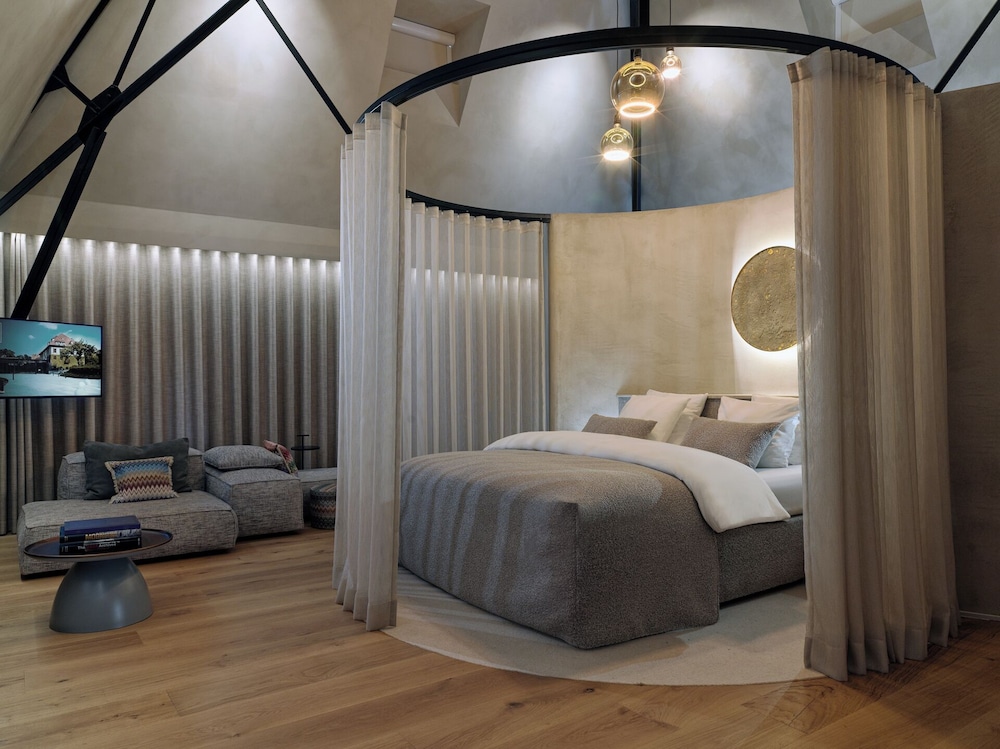 Moonlight Suite Panoramic Garden View photo 1