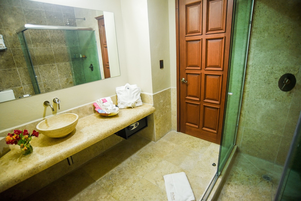 Suite, 1 King Bed, Hot Tub photo 3
