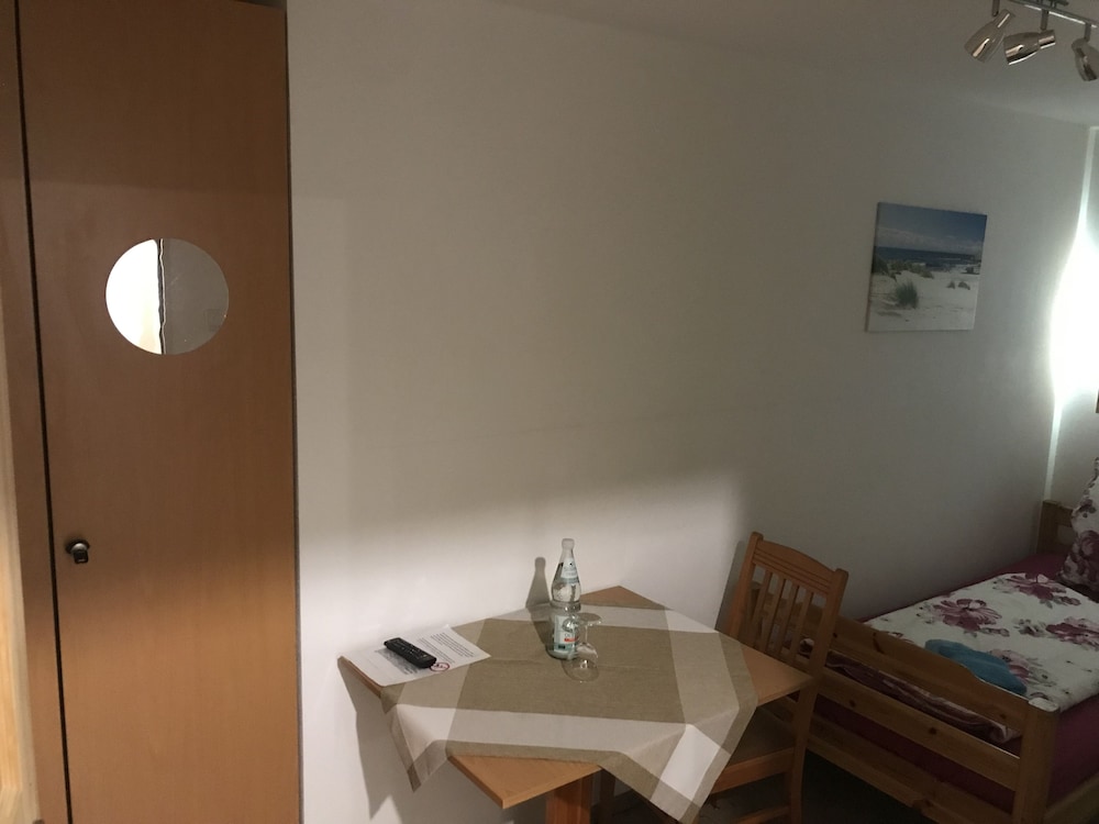 Single Room, Shared Bathroom photo 3