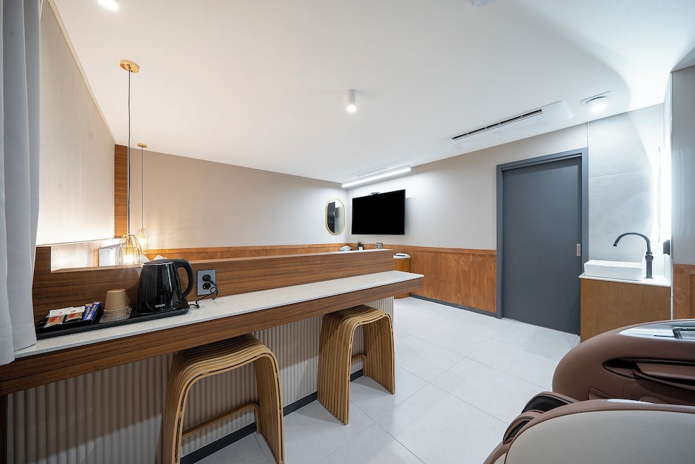 Premium Room - Photo 19