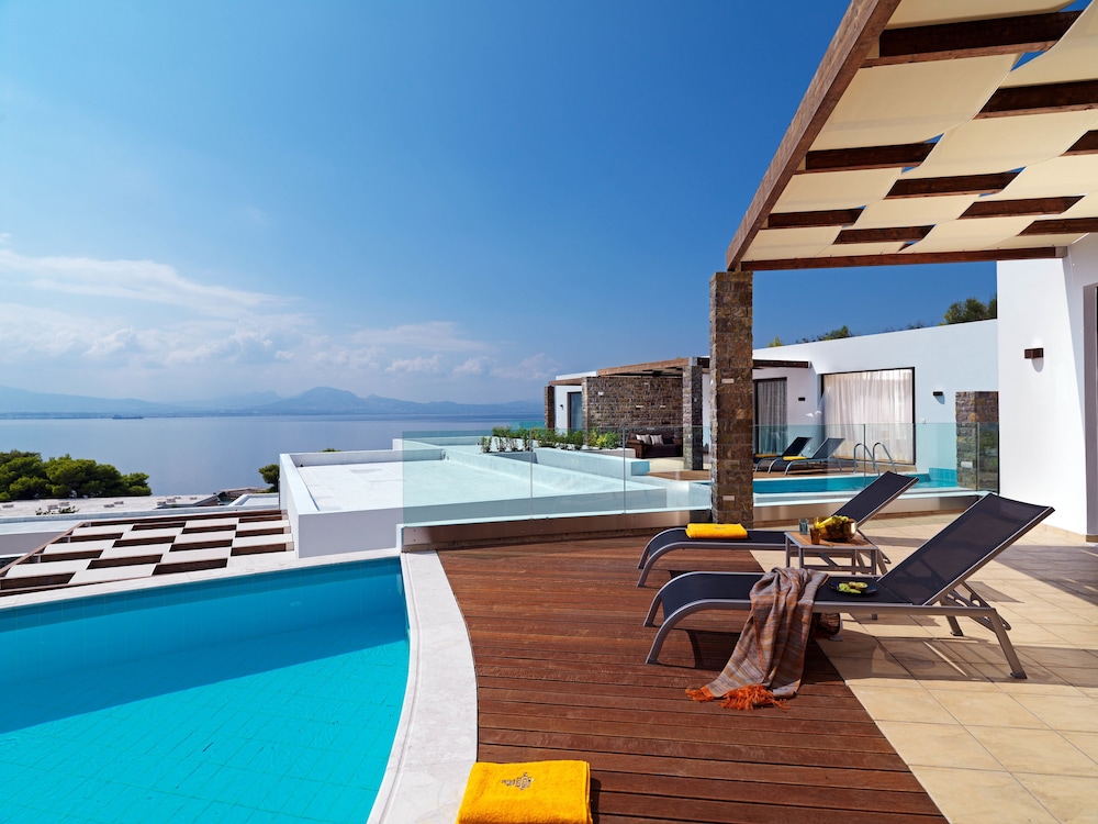 Deluxe Suite, 1 King Bed, Sea View (Junior, Private Pool)