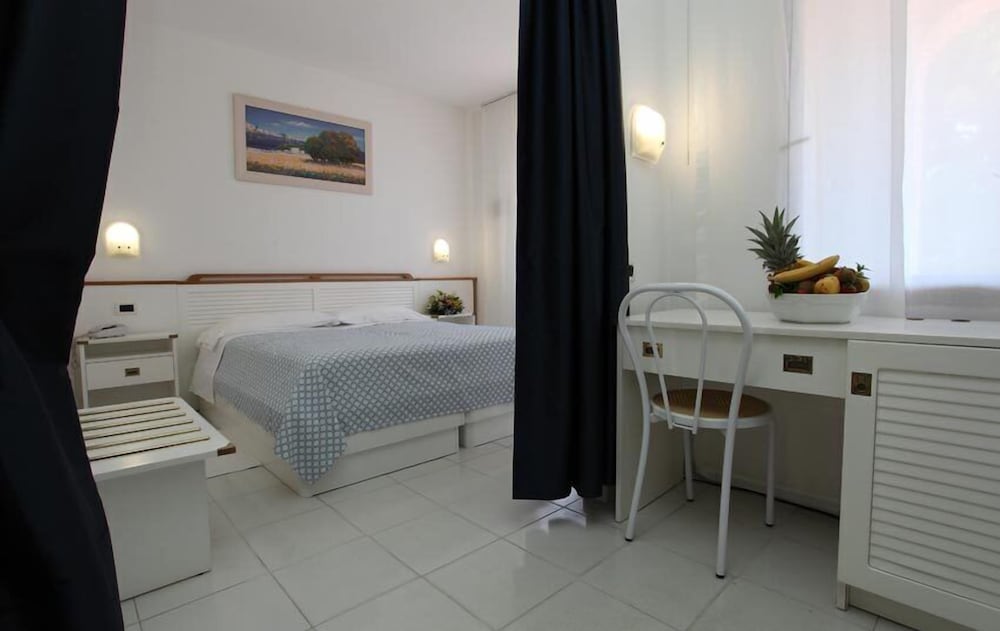 Superior Double or Twin Room, Patio, Garden View photo 3