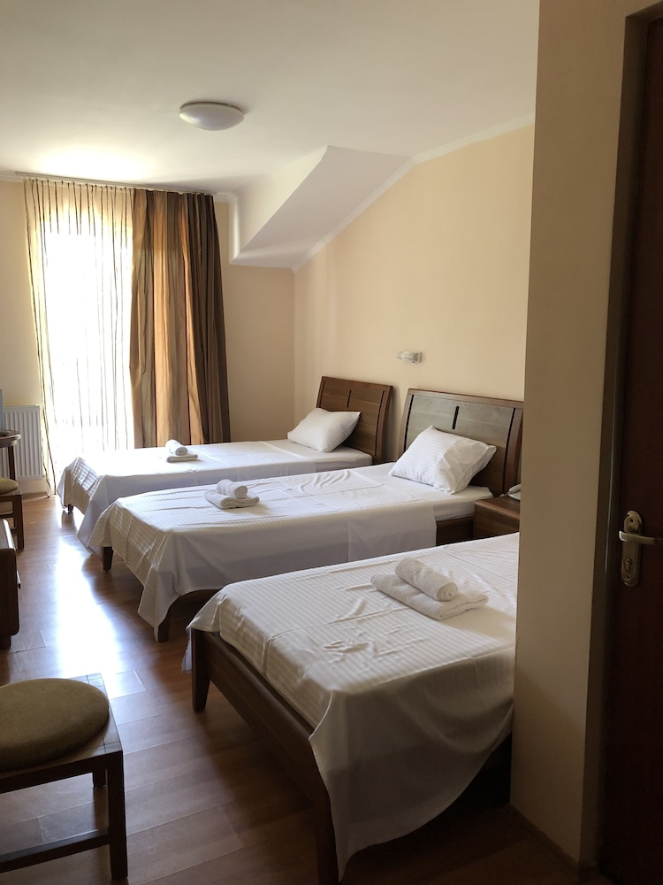 Classic Triple Room, Park View photo 3