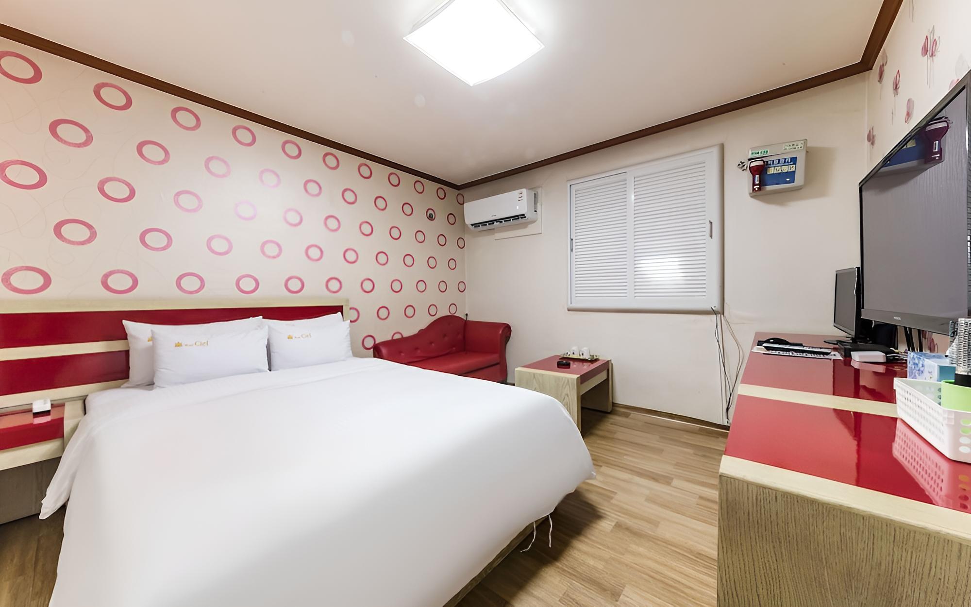 Room (Standard Room) - Photo 1