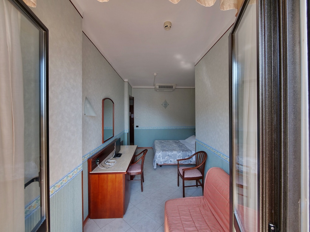 Standard Double Room photo 3