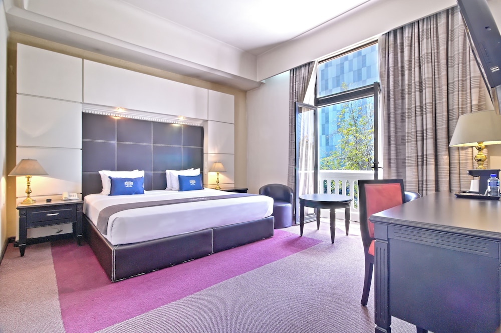 Executive Room - Photo 1