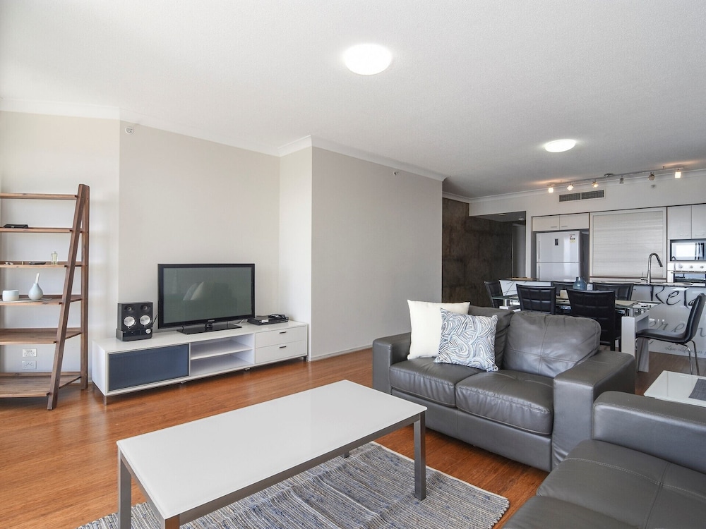 Three-Bedroom Apartment with Ocean View (High Floor) photo 3