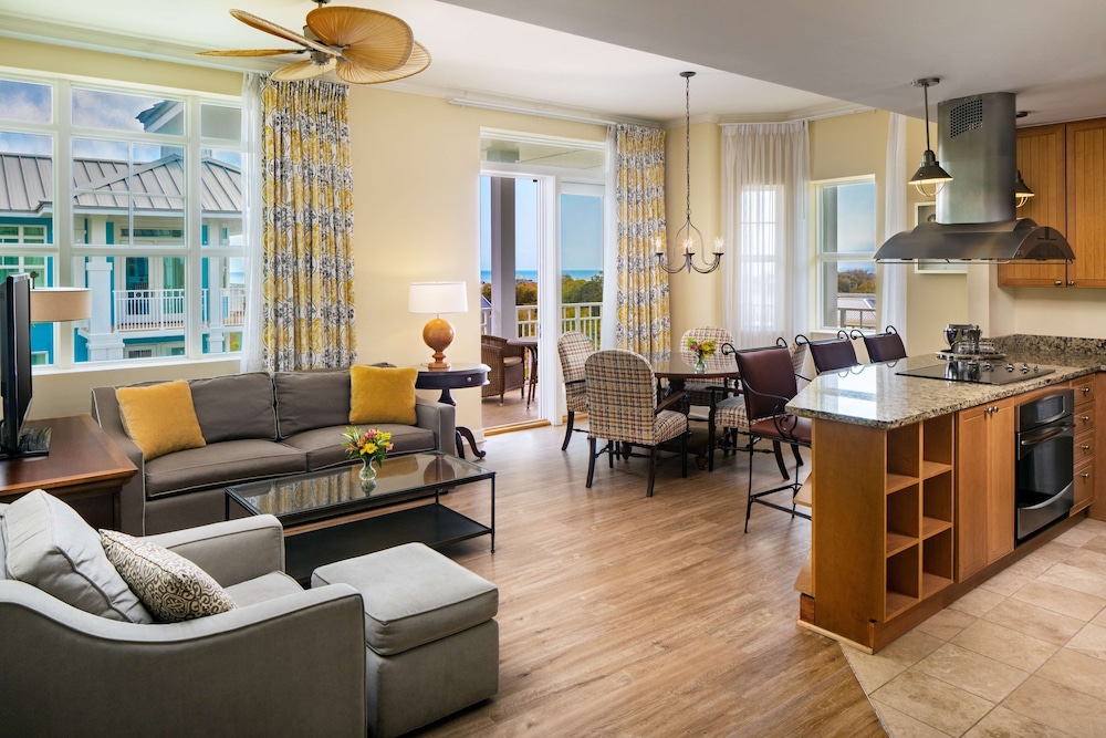 Premier Suite, 2 Bedrooms (Family Residence, 1 King, 2 Queens)
