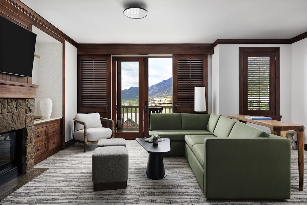 Suite, 1 Bedroom, Mountain View - Photo 1
