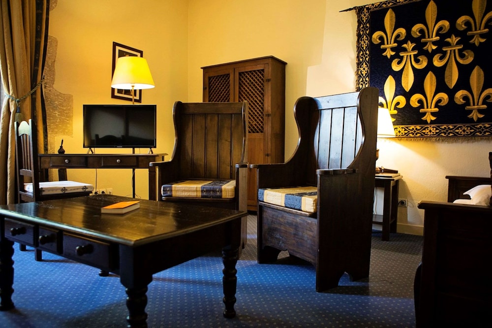 Deluxe Room, 1 King Bed, Non Smoking (Canopy Bed) - Photo 4