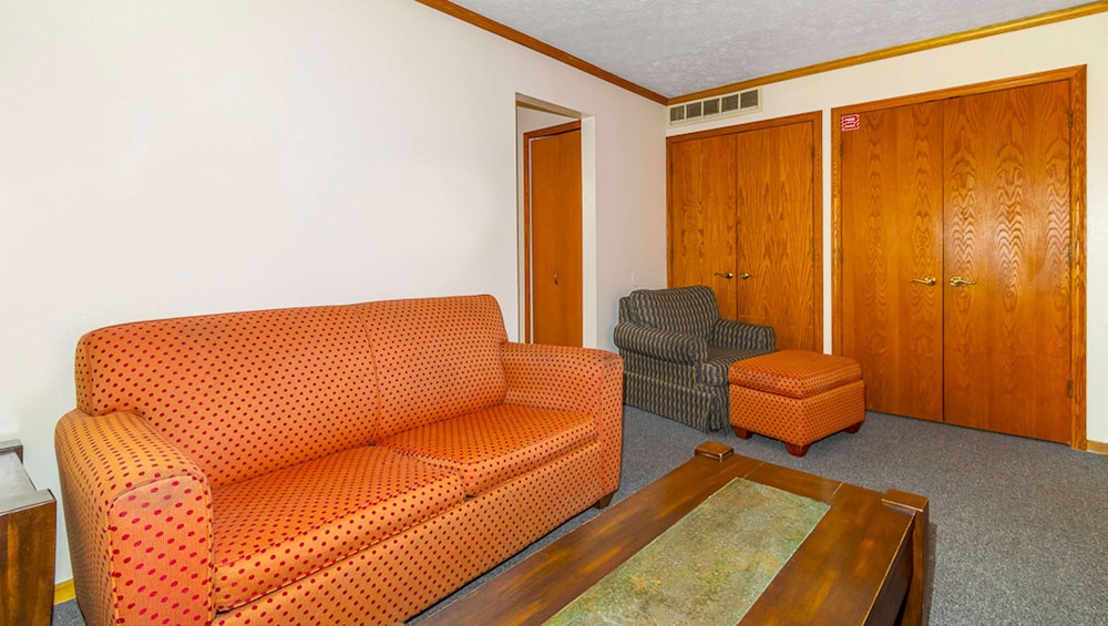 Suite, Multiple Beds, Non Smoking, Kitchen - Photo 4