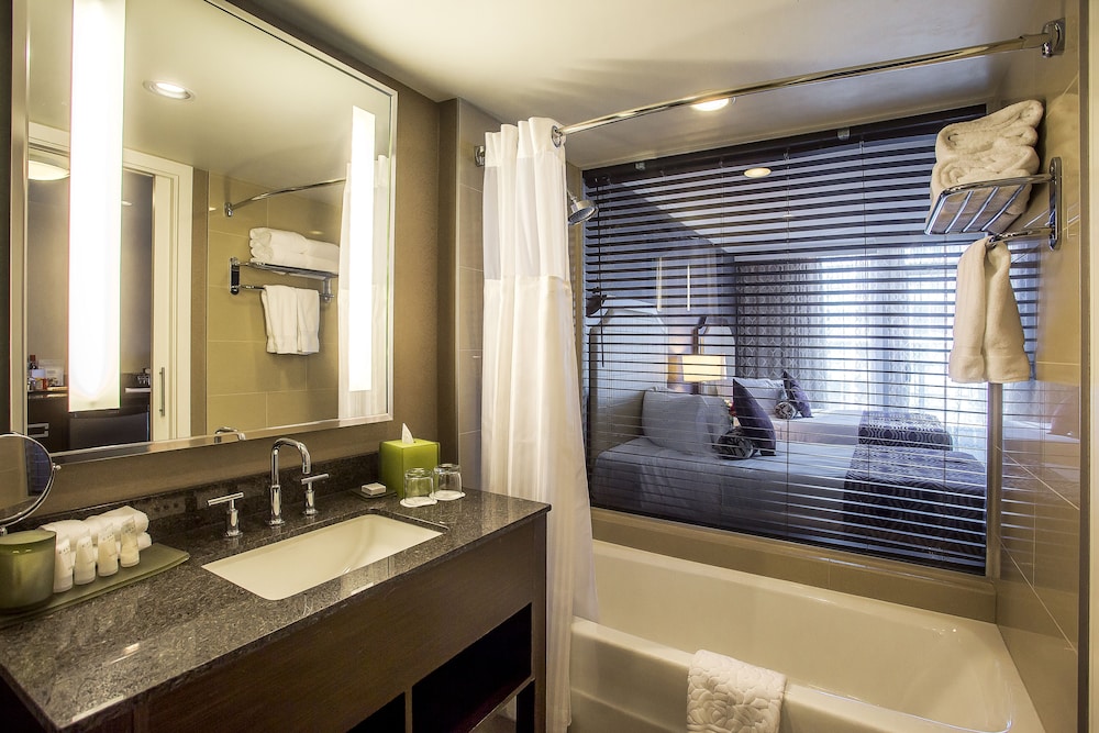 Standard Room, 1 King Bed, Mountainside - Photo 4
