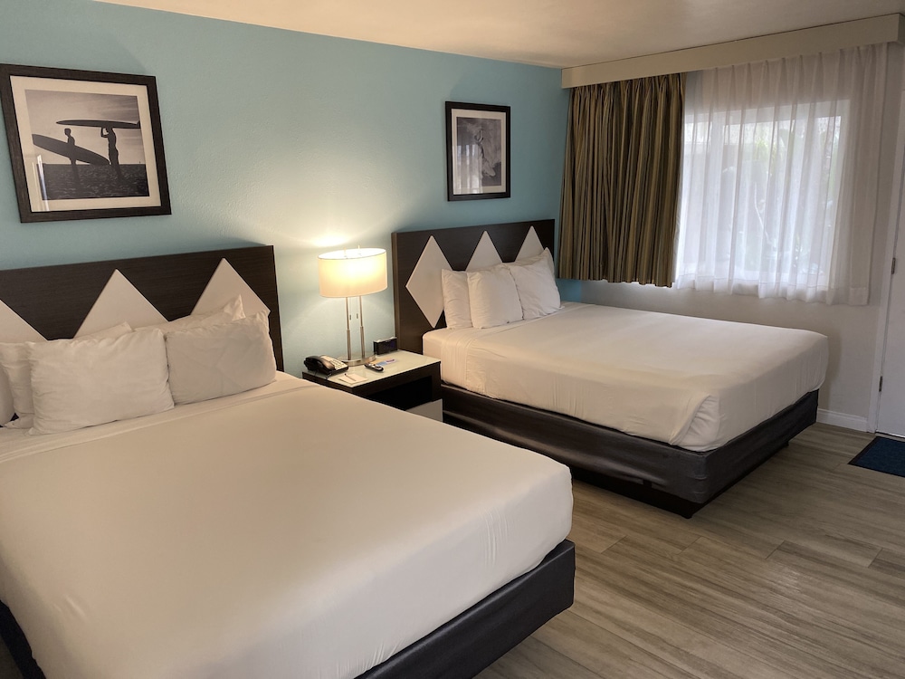Standard Room, 2 Queen Beds - Photo 4