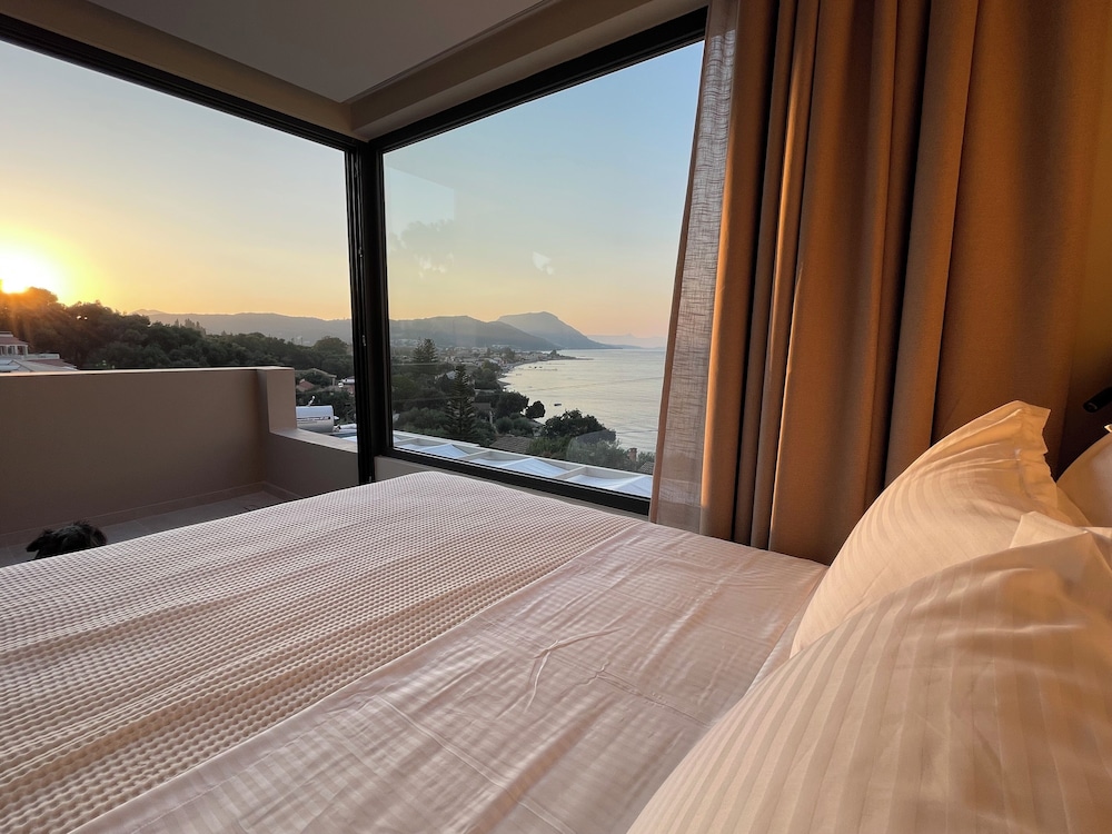 Premium Villa Sea View with Private Hot-Tub and Heated Pool photo 3