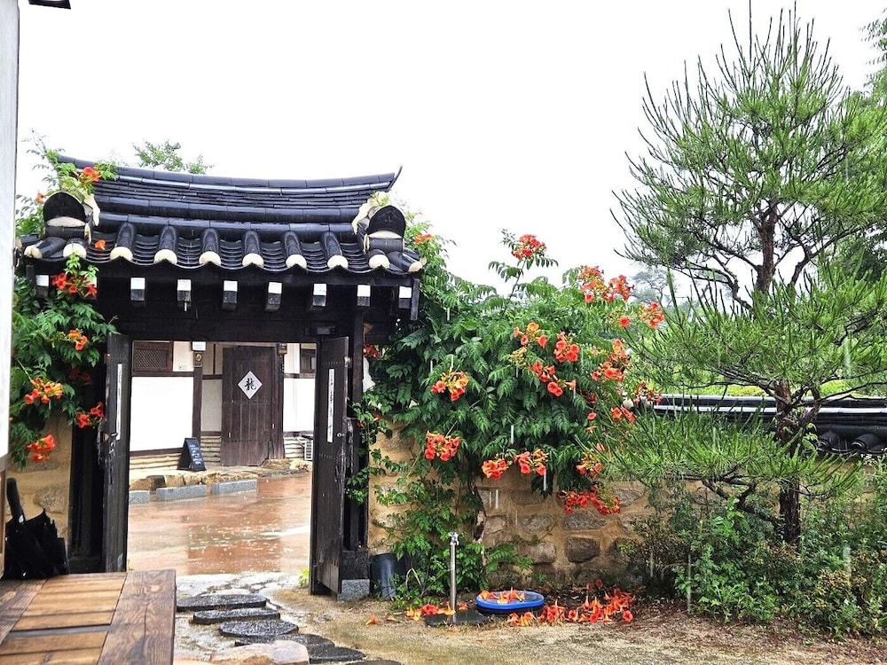 Traditional Room (Ikchungjae) photo 2