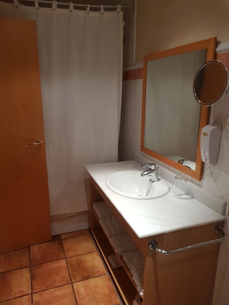 Double or Twin Room, Mountain View photo 2
