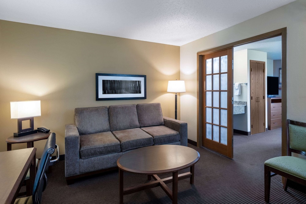 Premier Suite, 1 King Bed, Non Smoking (Second Floor) photo 1