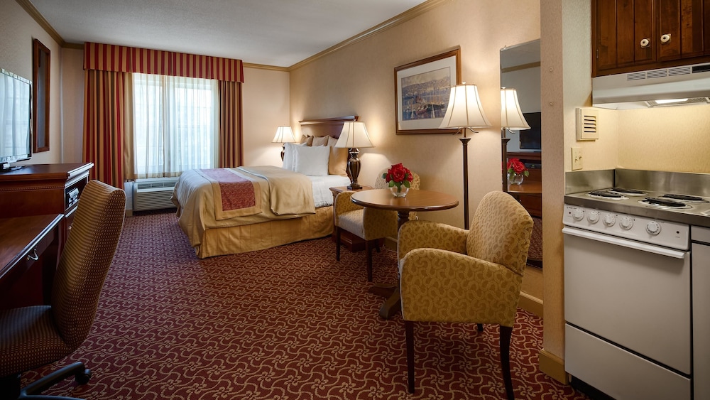 Deluxe Suite, 1 King Bed, Non Smoking, Kitchenette photo 1