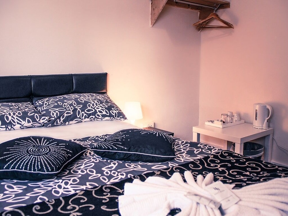 Double Room, Shared Bathroom (Small)