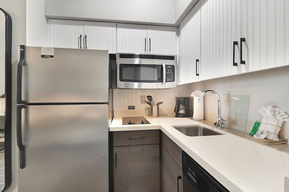 Studio Suite, 1 Double Bed, Kitchen photo 2