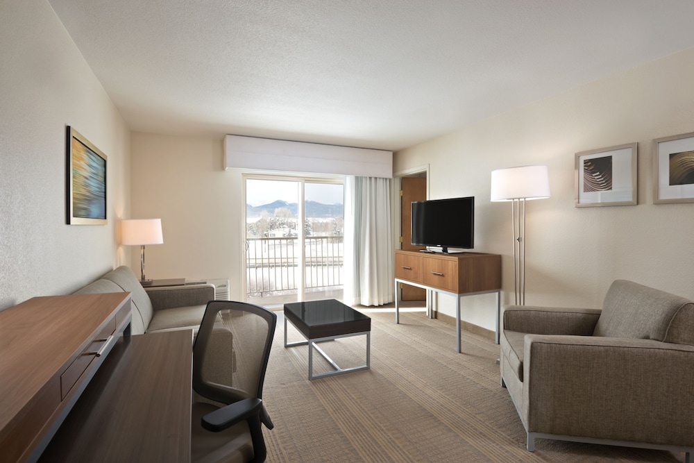 Suite, 1 Bedroom - Photo 2