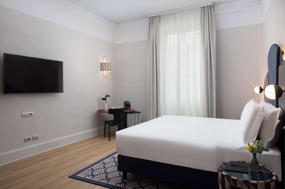 Junior Suite, 1 King Bed - Photo 2