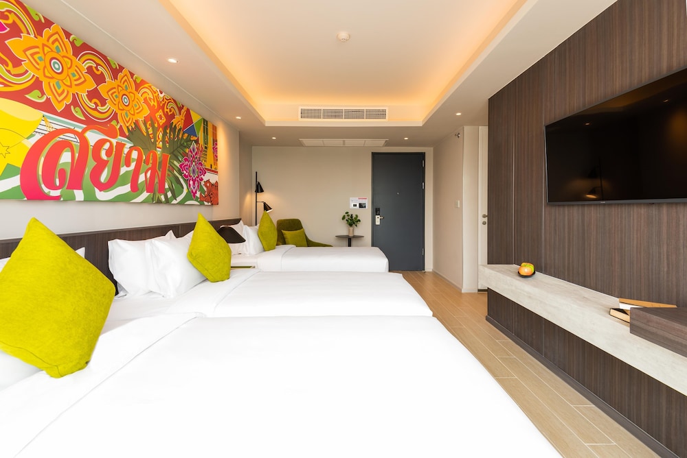 Deluxe Triple Room, City View photo 3