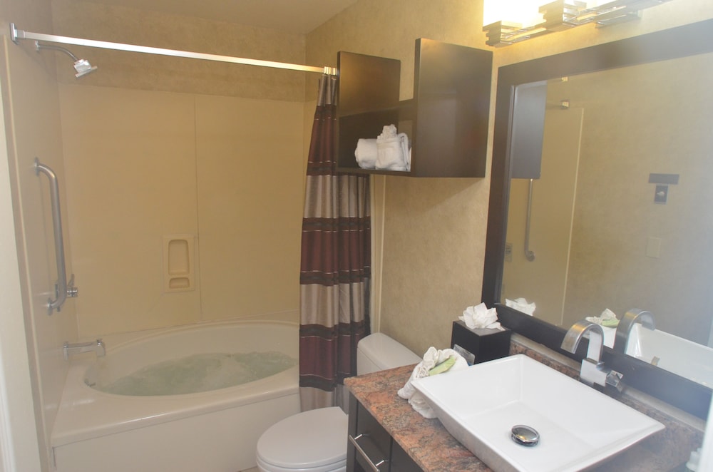Deluxe Suite, 2 Queen Beds (Deluxe 2 Queens Suite) - Photo 5