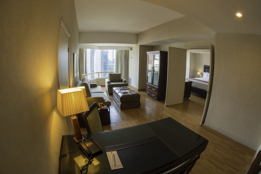 Suite, 1 King Bed, Non Smoking (VIP Floor) - Photo 6