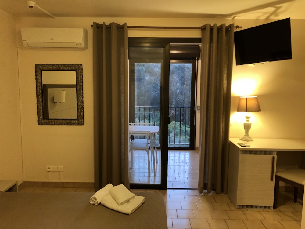 Double or Twin Room photo 3