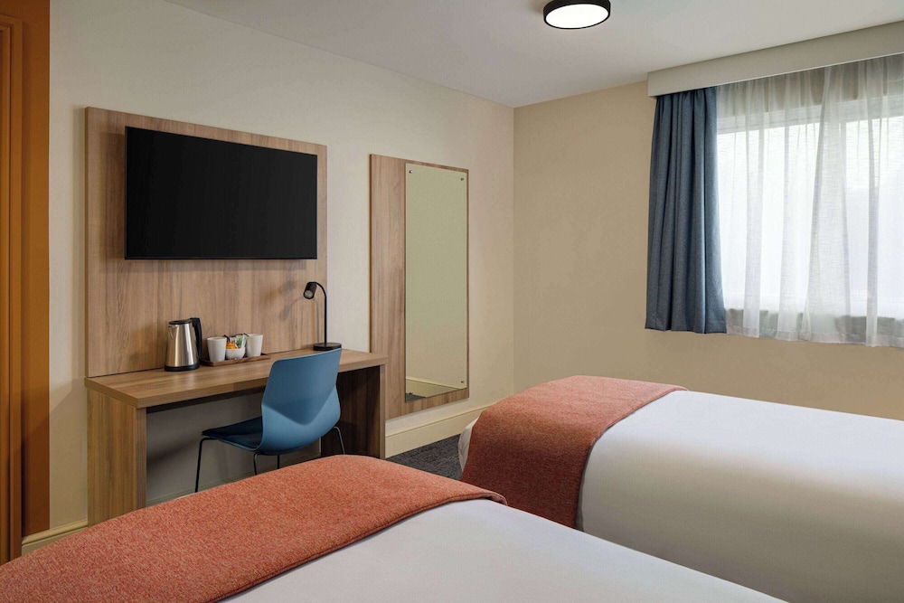 Room (Standard Twin) - Photo 4