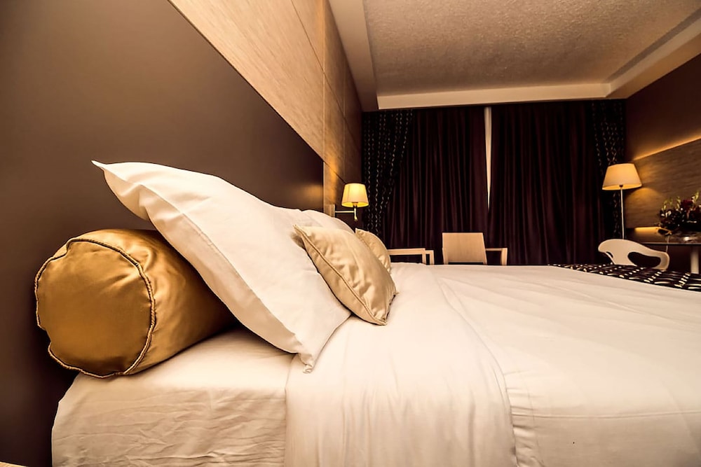 Room (Privilege) - Photo 3