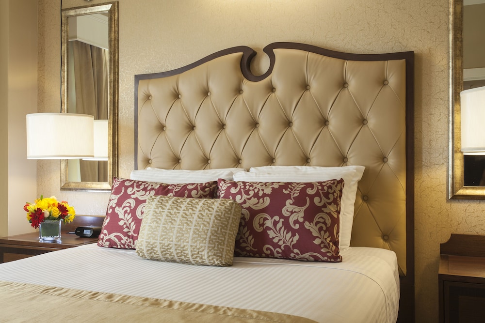 Superior Suite, 1 Queen Bed - Photo 1