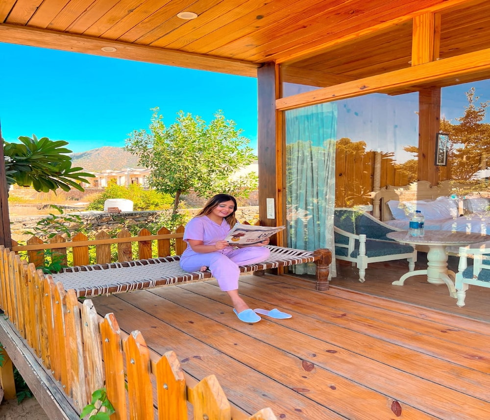 Wooden Villa With Garden And Pool View photo 2