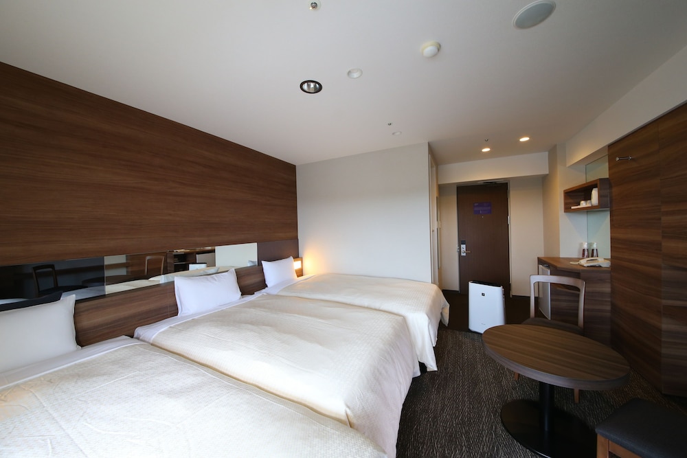 Twin Room with Sofa Bed, Smoking photo 3