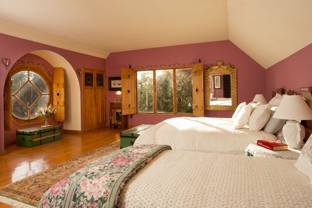 Romantic Villa, Multiple Bedrooms, Valley View photo 1