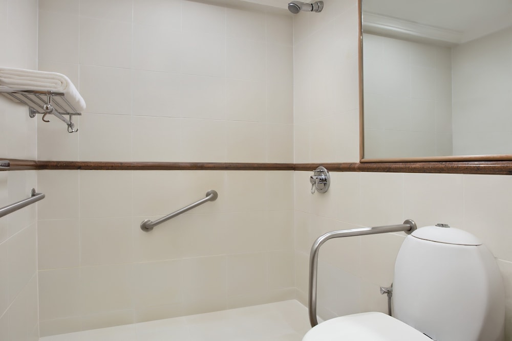 Room, 2 Twin Beds - Photo 9