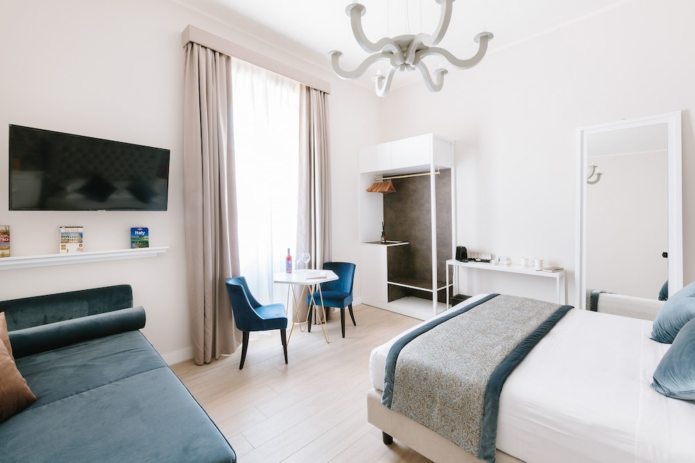 Deluxe Triple Room with Jacuzzi and Shower photo 3