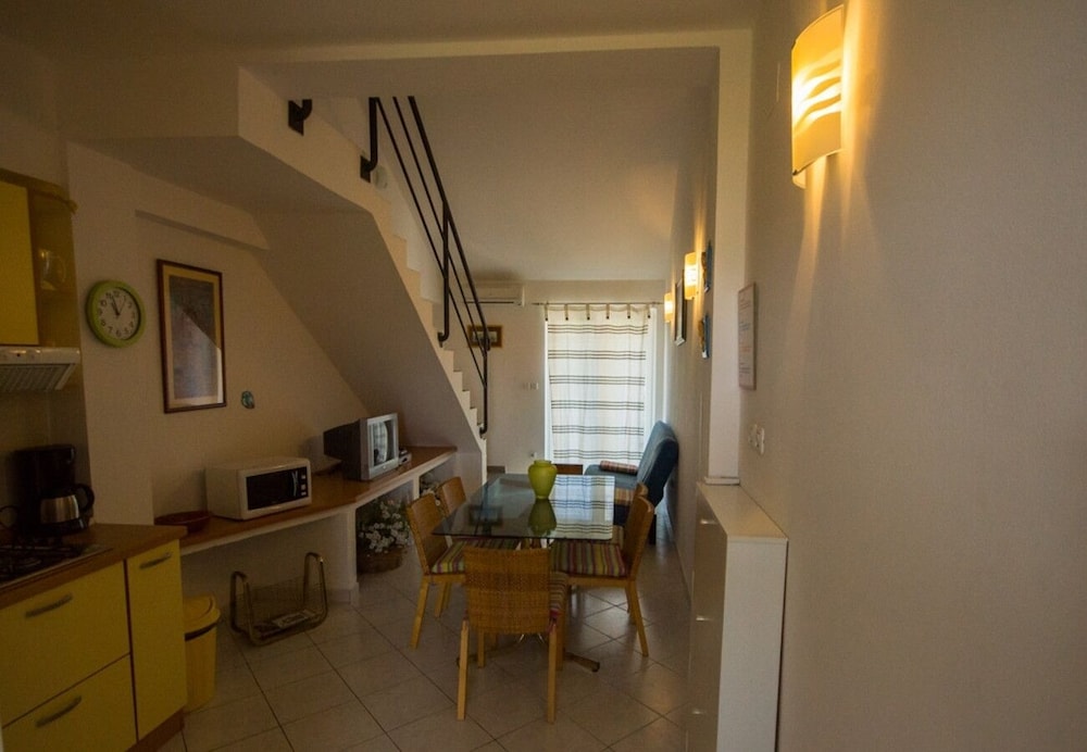 Apartment (Daju - 3 colours - A2 žuti(4+1)) photo 3
