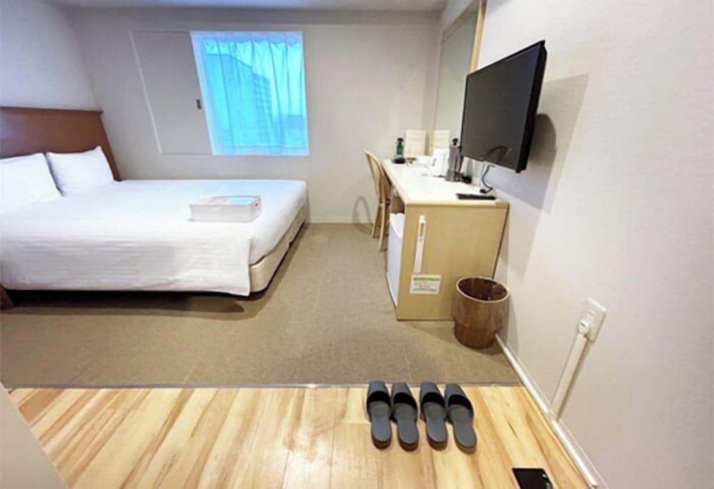 Smoking Double Room C (Unit Bath)