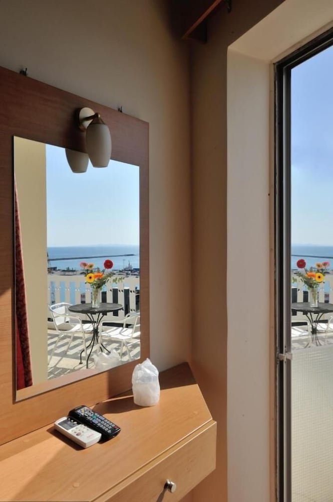 Double or Twin Room, 1 Double or 2 Twin Beds, Sea View - Photo 6