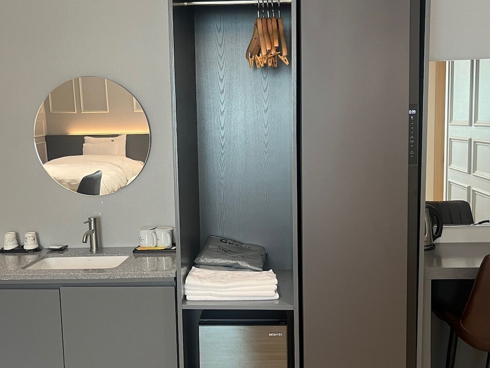Signature Triple Room - Photo 4