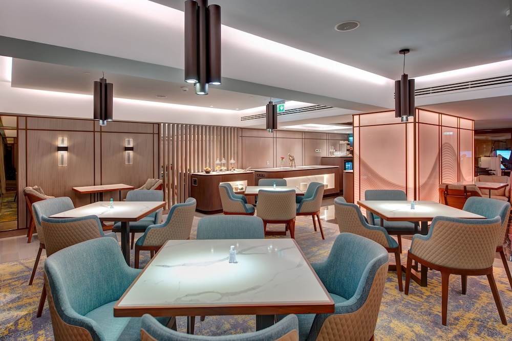 Club Room, 2 Queen Beds, Accessible, Balcony (Club Lounge Access) - Photo 8
