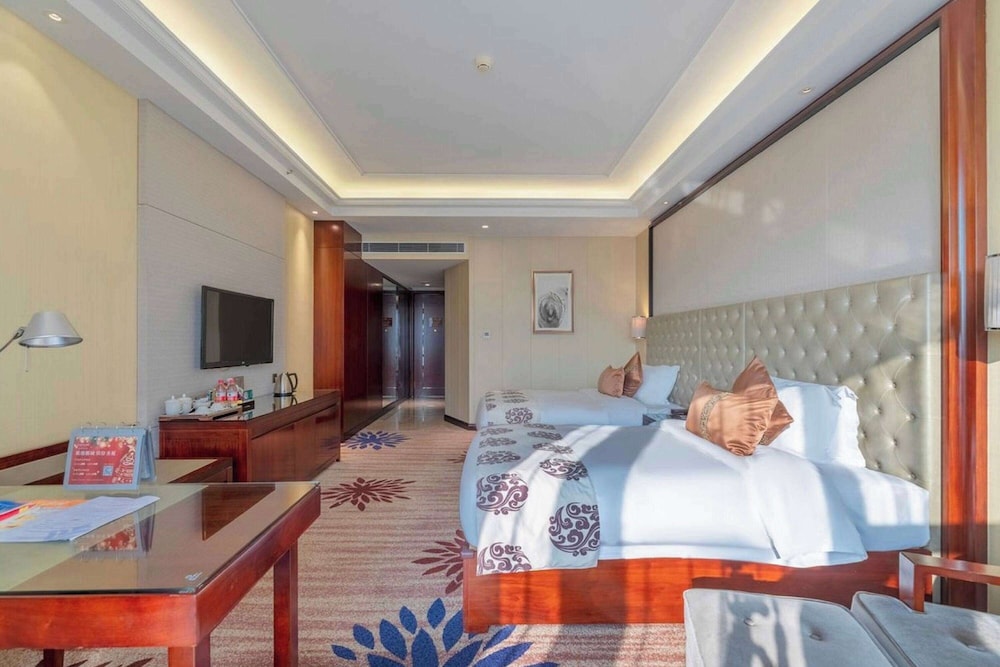 Executive Room, 2 Queen Beds, Non Smoking, Mountain View (Skyscraper) photo 1