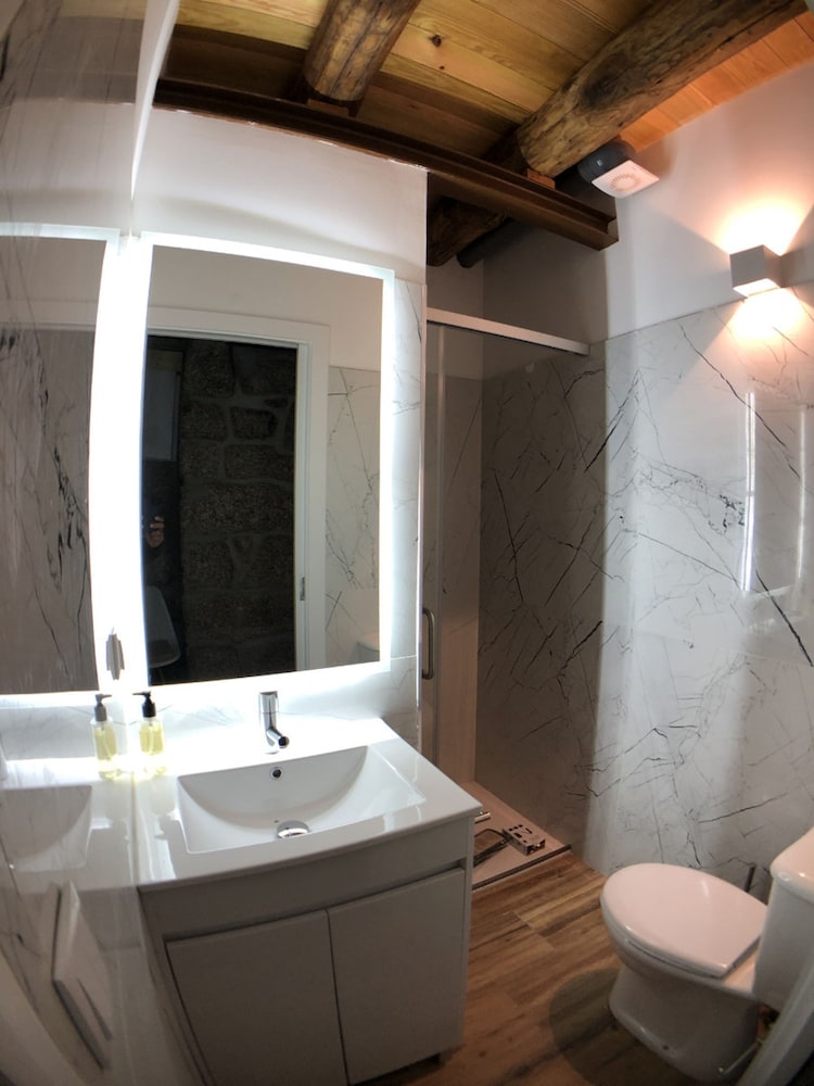 Standard Room, 1 King Bed, Accessible photo 3