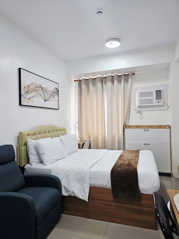 Standard Studio, 1 Queen Bed, City View photo 2