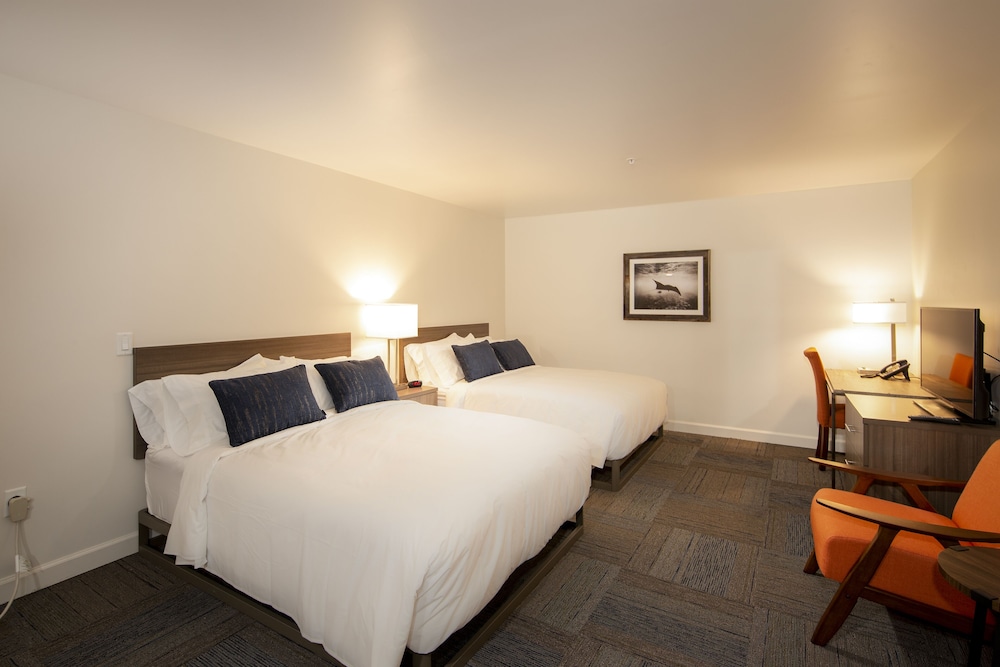 Superior Room, 2 Queen Beds, Accessible Bathtub - Photo 1