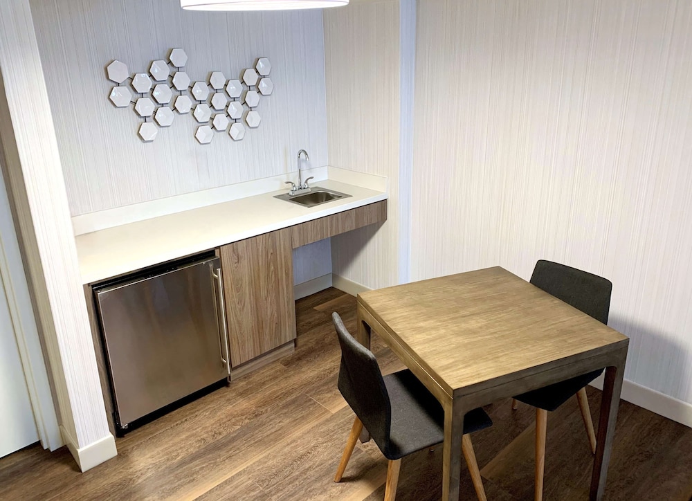 Suite, 1 King Bed, Accessible (Mobility Roll in Shower One Bedroom) - Photo 5